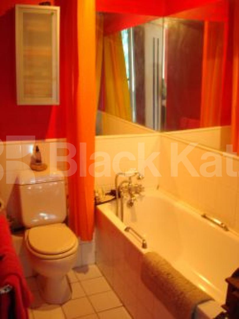 			1 Bedroom, 1 bath, 1 reception Flat			 Bramley Road, LADBROKE GROVE W10